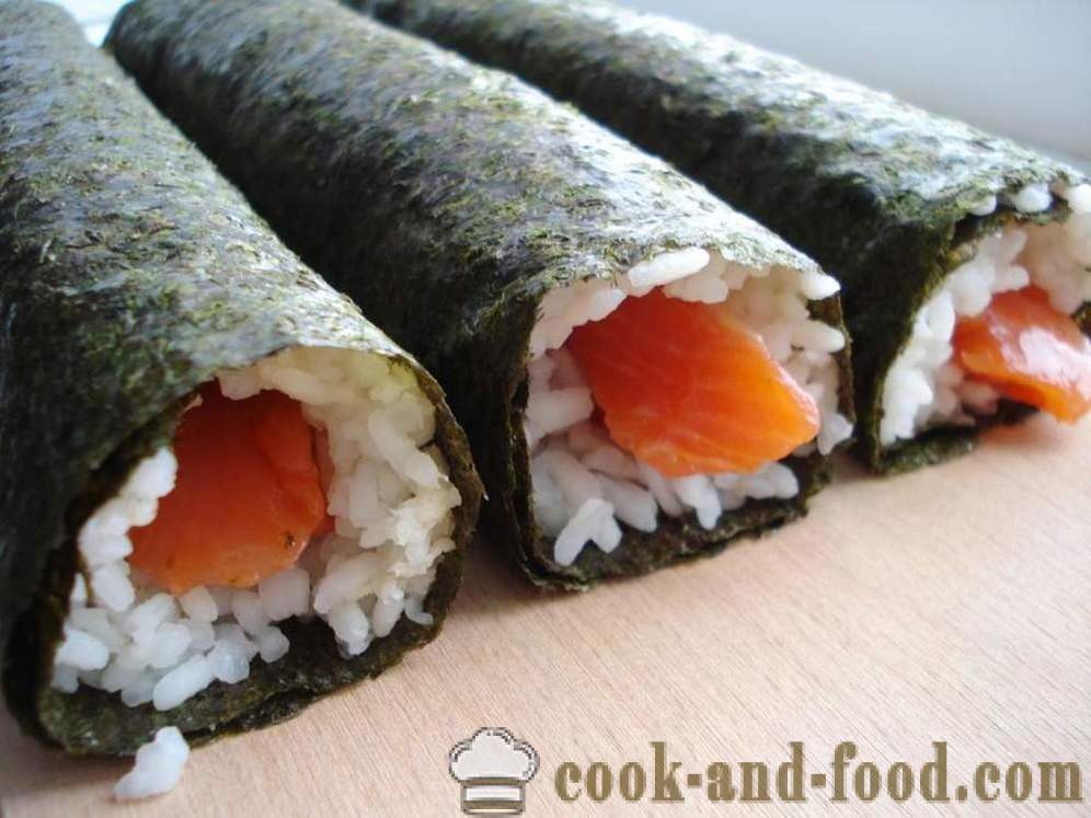 Sushi suktinukai su ryžiais ir raudonų žuvų - kaip virėjas suši ritinėlius namuose, žingsnis po žingsnio receptas nuotraukomis