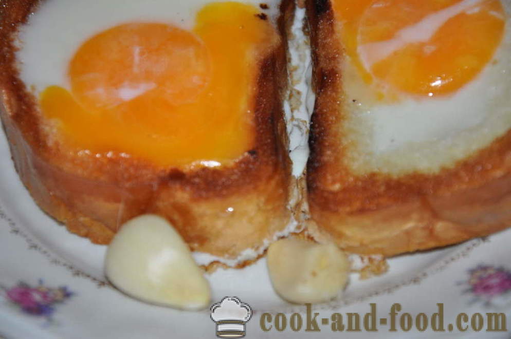 Neįprastos kiaušinius į keptuvę kepalas - Kaip Padaryti neįprastą kiaušinius, žingsnis po žingsnio receptas nuotraukomis