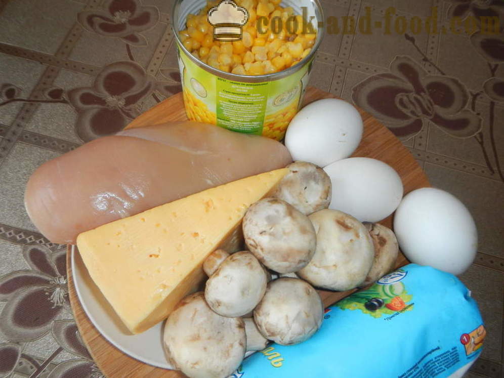 Salotos sluoksniai: vištiena, grybai, sūris ir kiaušiniai - kaip išdėstyti salotos sluoksnius, žingsnis po žingsnio receptas nuotraukomis