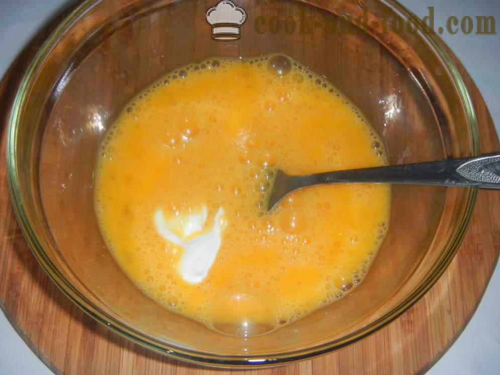 Plakta kiaušinienė su grybais ir sūriu keptuvėje - kaip virėjas plakta kiaušinienė su grietine, žingsnis po žingsnio receptas nuotraukomis