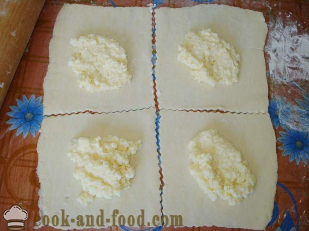 Pūkinės su sūris sluoksniuotos tešlos - žingsnis po žingsnio, kaip padaryti, kad sluoksniuotos tešlos su sūriu į krosnį, receptas su nuotrauka