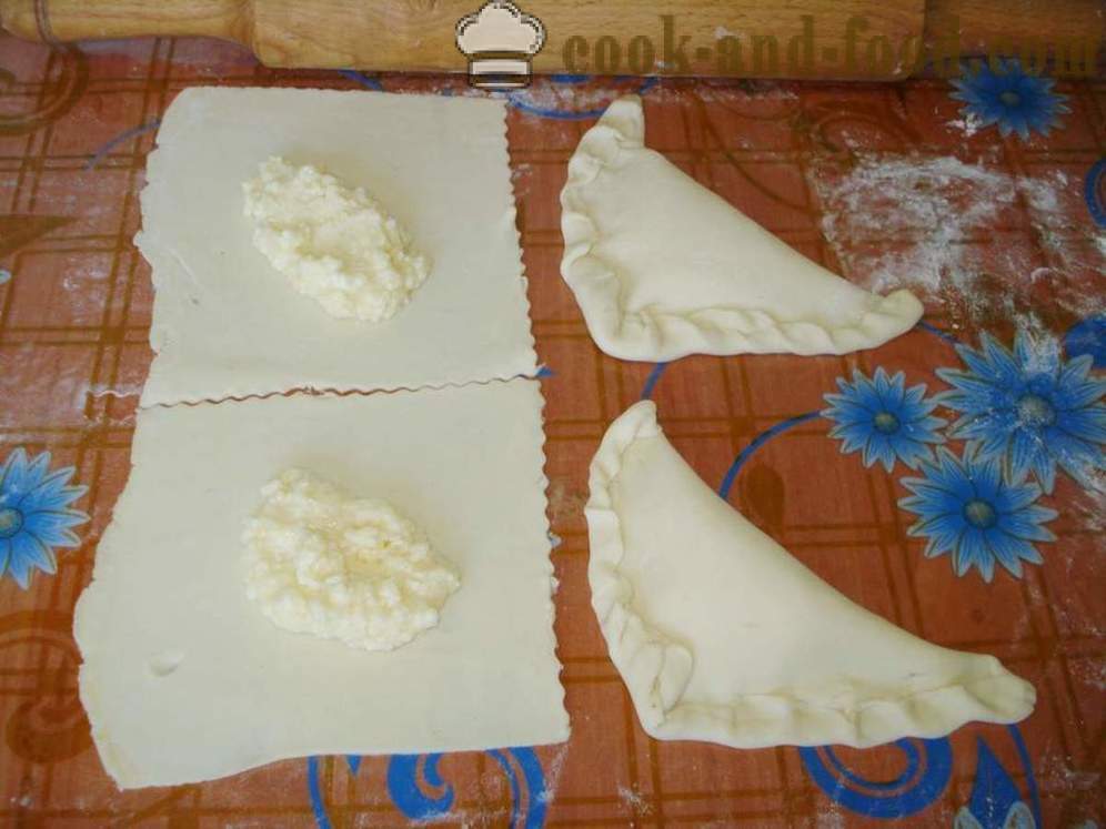 Pūkinės su sūris sluoksniuotos tešlos - žingsnis po žingsnio, kaip padaryti, kad sluoksniuotos tešlos su sūriu į krosnį, receptas su nuotrauka