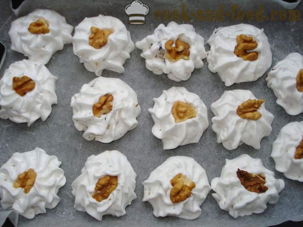 Meringue su riešutų ir džiovintų vaisių orkaitėje - Kaip virėjas namuose meringue, žingsnis po žingsnio receptas nuotraukomis