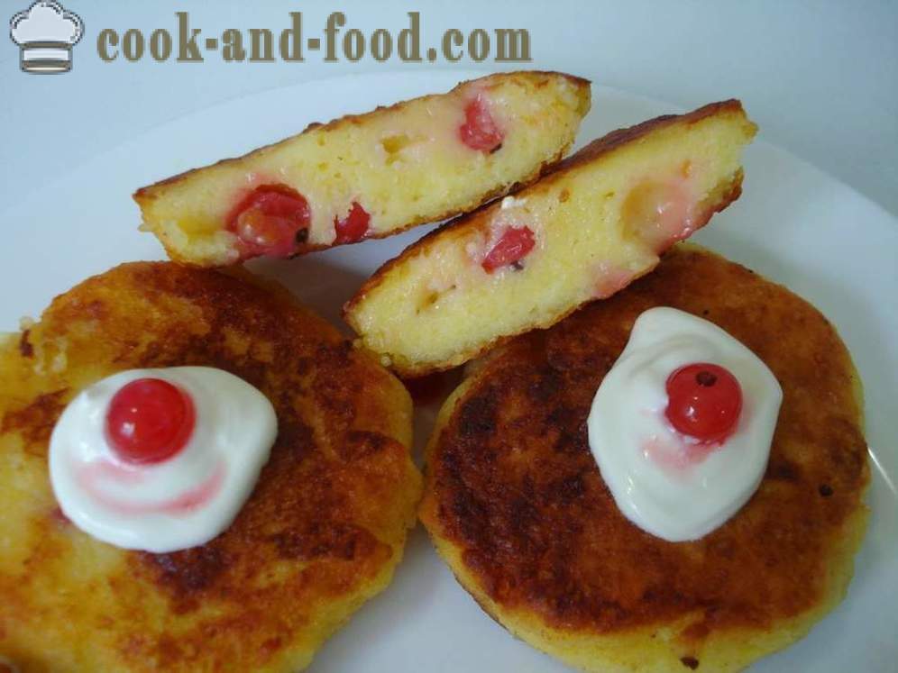 Cheesecakes su uogomis serbentų - kaip virti varškės keptuvėje, su po žingsnio receptas nuotraukomis žingsnio
