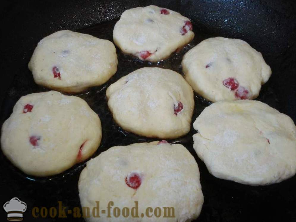 Cheesecakes su uogomis serbentų - kaip virti varškės keptuvėje, su po žingsnio receptas nuotraukomis žingsnio
