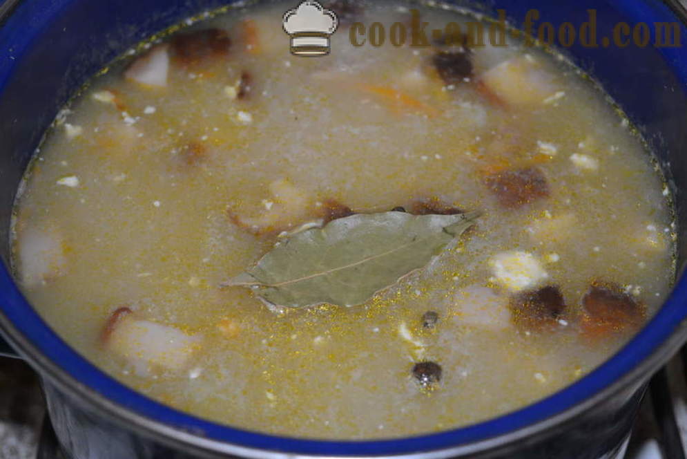 Sriuba baltųjų šviežių grybų su grietinėlės sūrio - kaip virėjas grybų sriuba su šviežiais grybais ir sūriu, su žingsnis po žingsnio receptas nuotraukomis