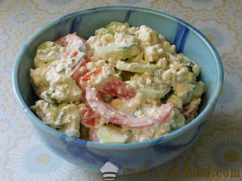 Valstiečių salotos su sūriu, agurkais ir pomidorais pietums ar vakarienei - Kaip pasiruošti daržovių salotos su sūriu, receptas su nuotrauka