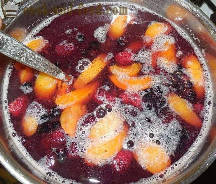 Vaisiai želė serbentų uogos, šilkmedžio vaisiai ir abrikosai ir krakmolas - kaip virėjas želė uogas ir krakmolą, su po žingsnio receptas nuotraukomis žingsnio