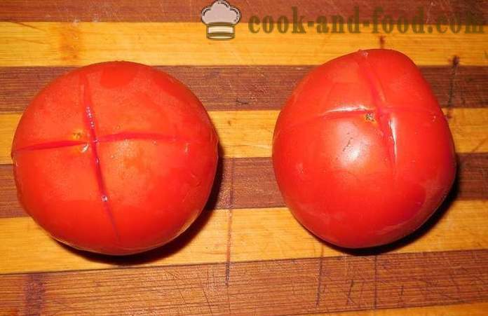Greita sūdyti pomidorai su česnakais ir žolelėmis keptuvėje - receptas marinuoti pomidorų su nuotraukomis