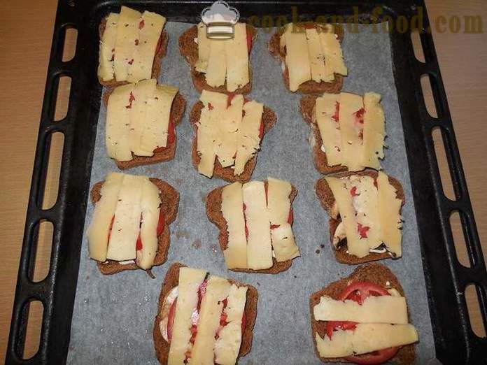 Gardūs karšti sumuštiniai su grybais grybai - Receptų karštų sumuštinių orkaitėje - su nuotraukomis