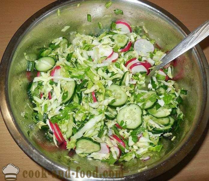 Lengvas ir skanus pavasario salotos, kopūstai, ridikėliai ir agurkai be majonezo - Kaip padaryti, kad pavasario salotos su po žingsnio receptas nuotraukomis žingsnio