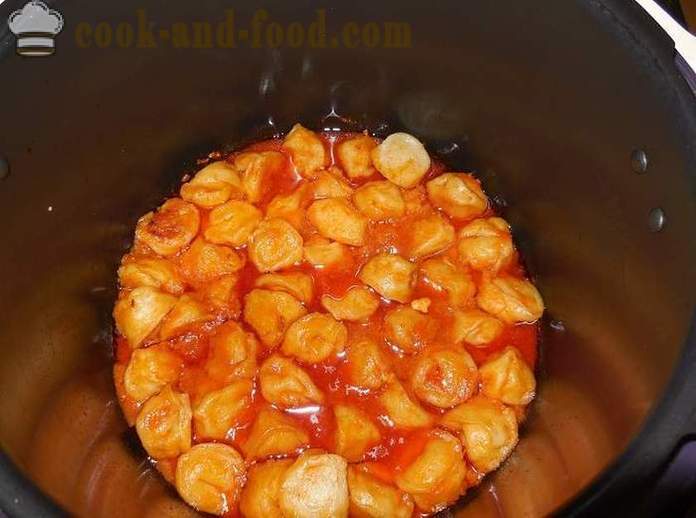 Koldūnai į multivarka troškinta grietinės ir pomidorų padažu - kaip virti koldūnai į multivarka - paprastas receptas su nuotrauka