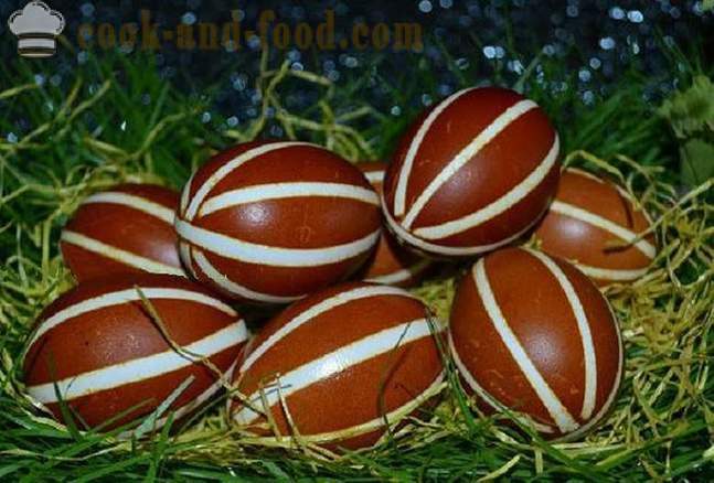 Velykų kiaušiniai dažyti su svogūnų lukštų - Kaip dažyti kiaušinius svogūnų odos, paprastų būdų tapyba Velykų.