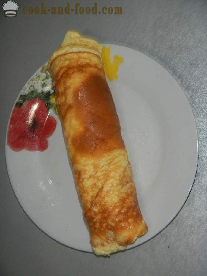 Ritinėlis Omletas su grietinėlės sūris ir eršketų - kaip virėjas omletny vyniotinis su įdaru, žingsnis po žingsnio receptai su nuotraukomis.