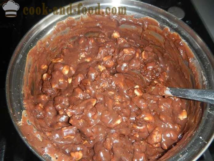 Namų šokolado dešra sausainiai su kondensuotu pienu ir riešutų, kiaušinio laisvo - žingsnis po žingsnio receptas šokolado saliamis, su nuotraukų.