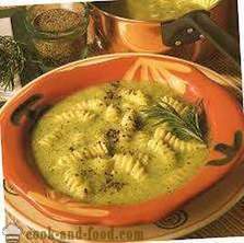 Daržovių sriuba su makaronais