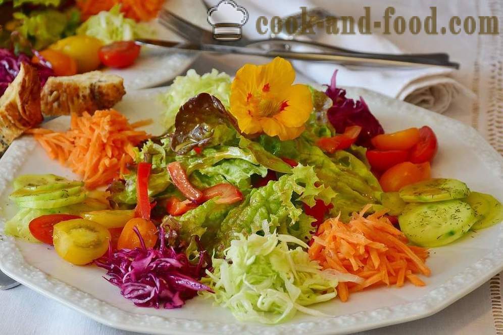 Receptus mažai kalorijų daržovių salotos