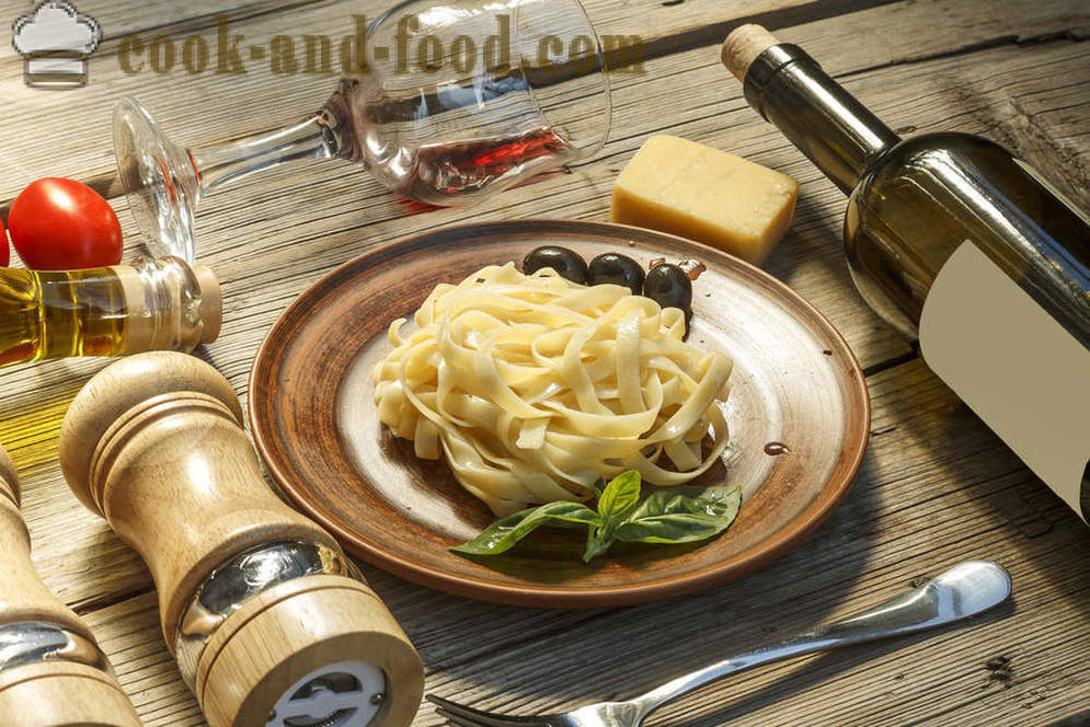 Italų virtuvė: makaronai Carbonara trys receptai su kremu